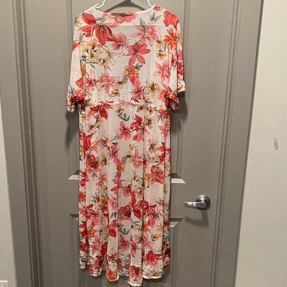 Cure Size Large Floral Ruffle Kimono/Robe Top - Picture 8 of 9